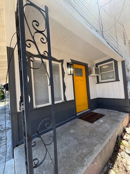 Building Photo - 522 E Myrtle St