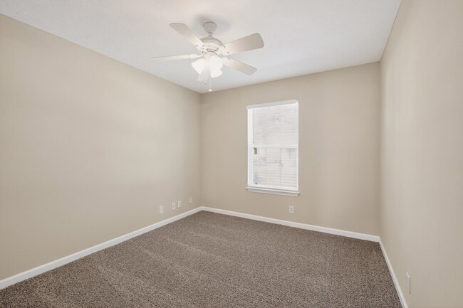 Building Photo - 851 Kanatak Ln