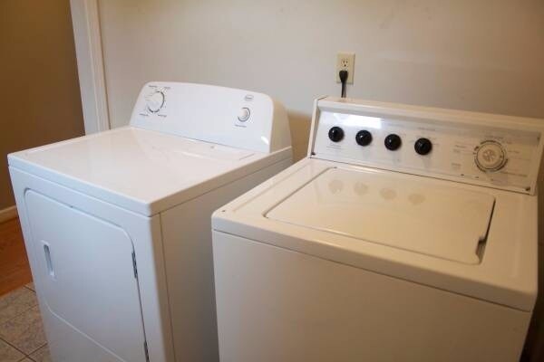 Primary Photo - VIRTUAL SHOWINGS AVAILABLE - Spacious Hous...