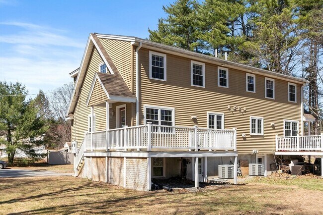 Building Photo - 27 Pine St