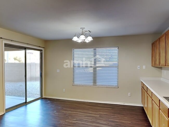 Building Photo - 2467 E Peach Tree Dr