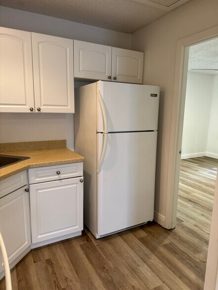 Building Photo - 2009 Oleander Blvd