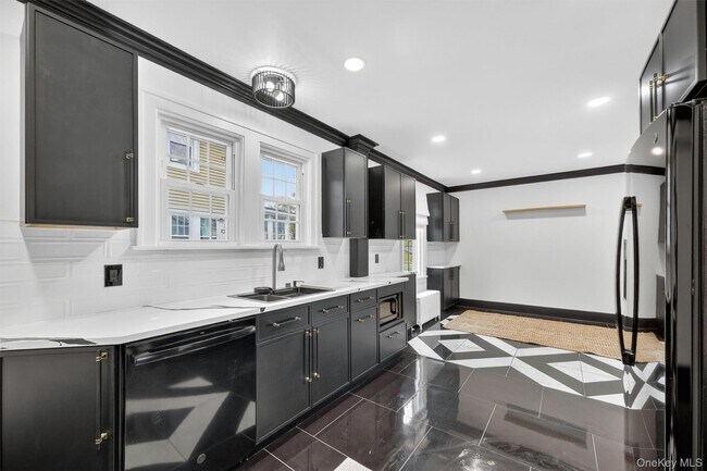 Building Photo - 32 Dutchess Terrace