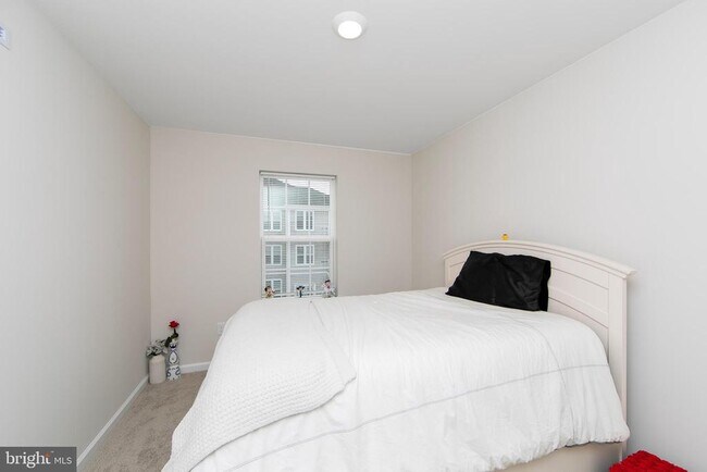 Building Photo - 272 Macoun Way