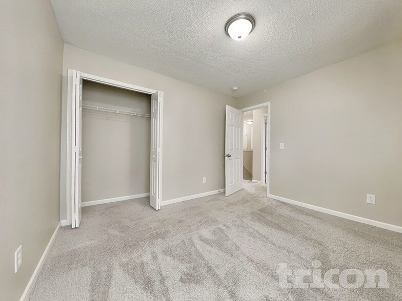 Building Photo - 208 Autumn Woods Dr