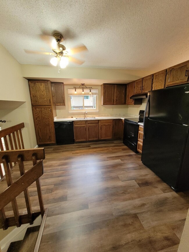 Building Photo - 5280 Mule Deer Dr