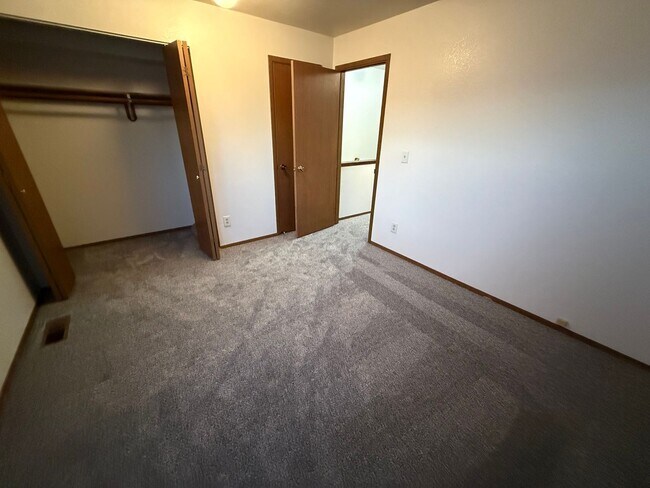 Building Photo - 4075 E 20th Ave