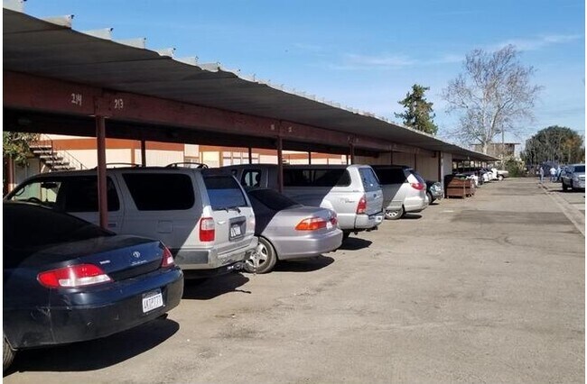 Building Photo - 4538 E Hamilton Ave