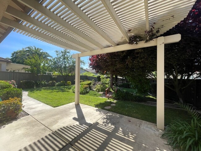 Building Photo - Senior Community for those 55+ Large 2 bedroom, 2 bath with bonus room!  All modern amenities!