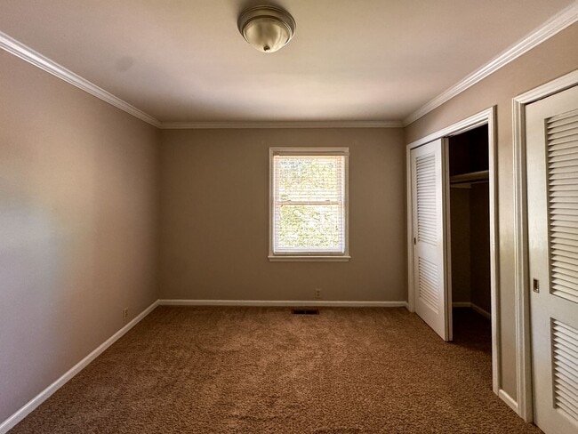 Building Photo - Beautiful Tri Level Home in Vanstory Hills