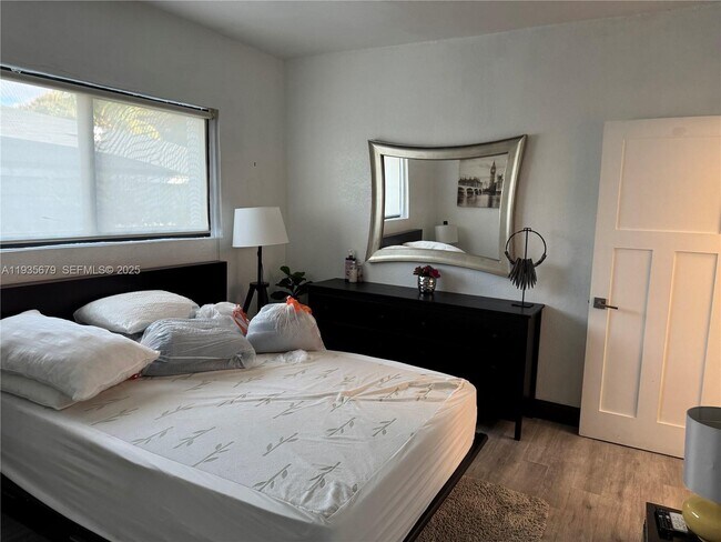 Building Photo - 168 NW 53rd St