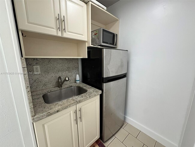 Building Photo - 8520 SW 29th St