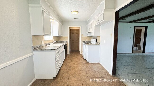 Building Photo - 5603 Amherst St