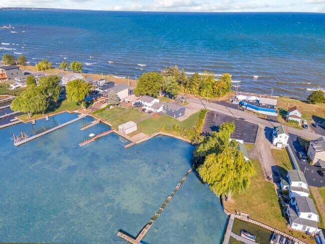 Building Photo - 227 Lake Rd