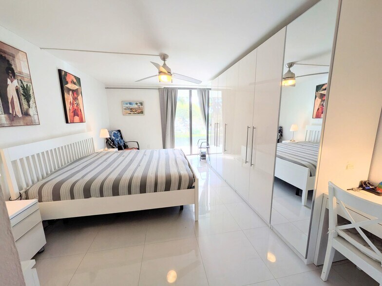 Building Photo - 3375 N Country Club Dr