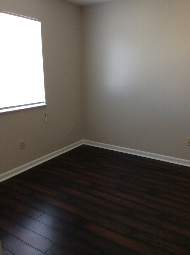 Building Photo - Greenwood - 3 BR home