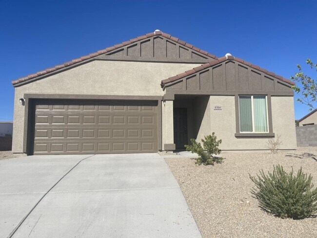 Building Photo - 4 bed 2 bath spacious home with garage BHCRENT.COM