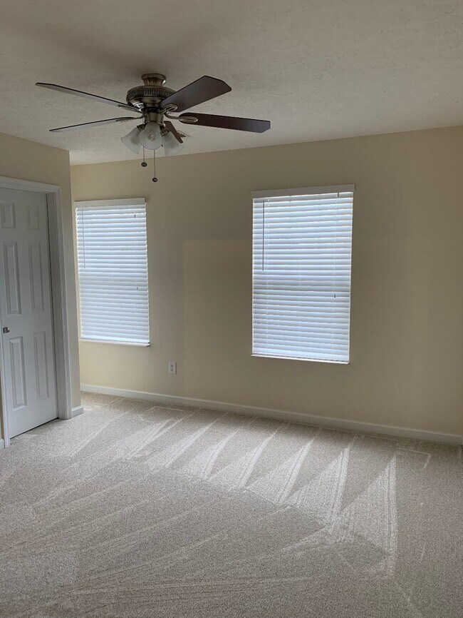 Building Photo - "Charming 2-Bed Oasis with 2.5 Baths in Nashville's Heart - 1,234 Sq Ft of Comfort!" End Unit