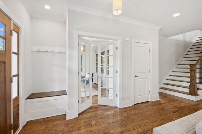 Building Photo - 2310 Vaulx Ln