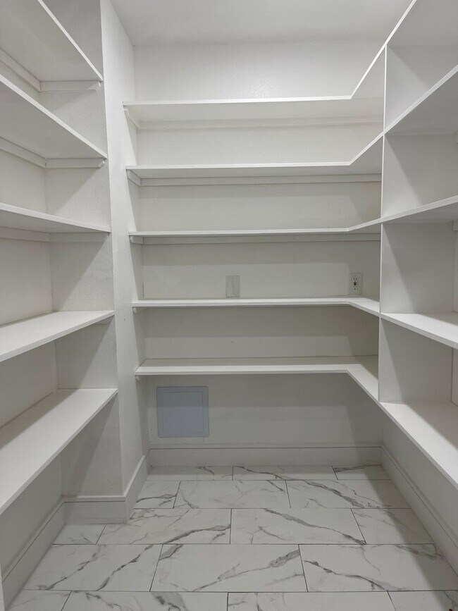 Building Photo - 711 Chaseway Dr