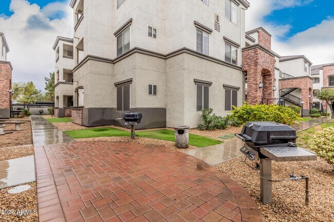 Building Photo - 3302 N 7th St