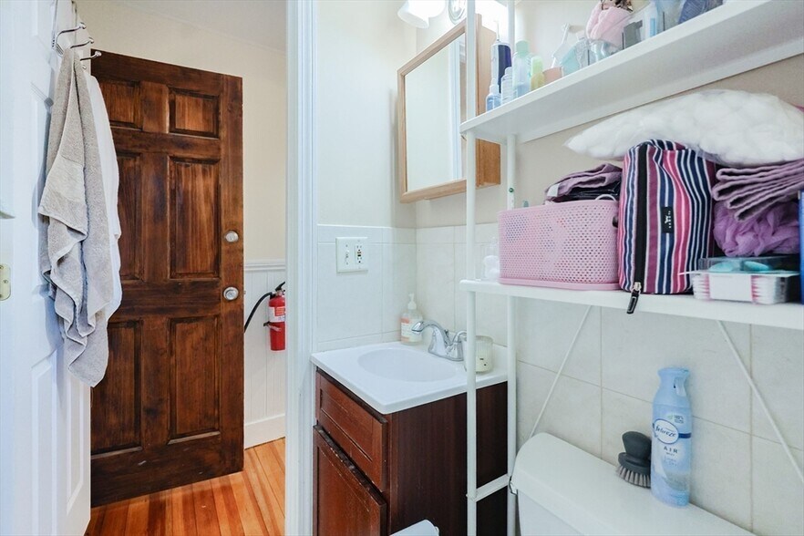 Building Photo - 39 Chester St