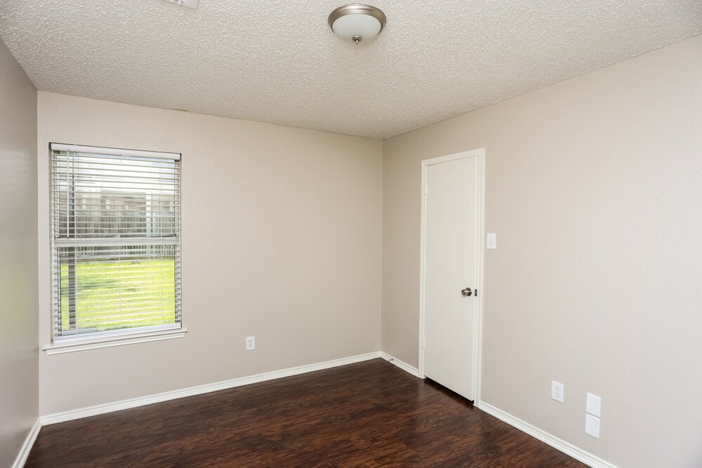 Building Photo - 948 Fenway Ln