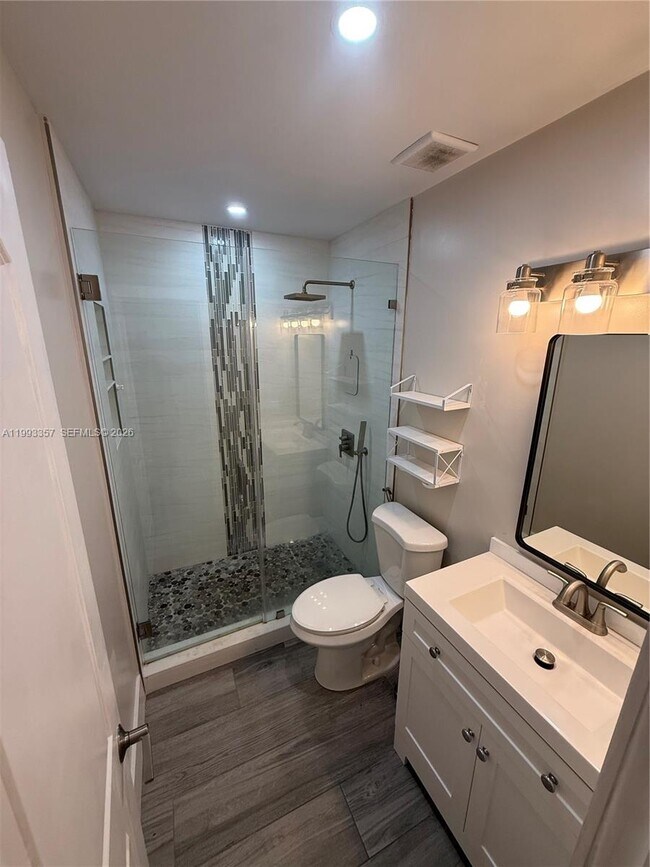 Building Photo - 1050 W 37th St