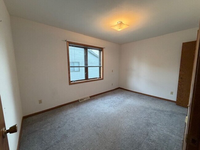 Building Photo - 657/659 Wood Violet Lane