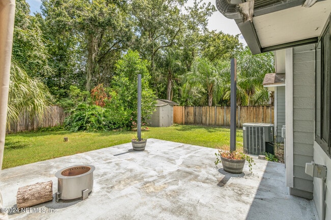 Building Photo - 8621 Goodbys Trace Dr
