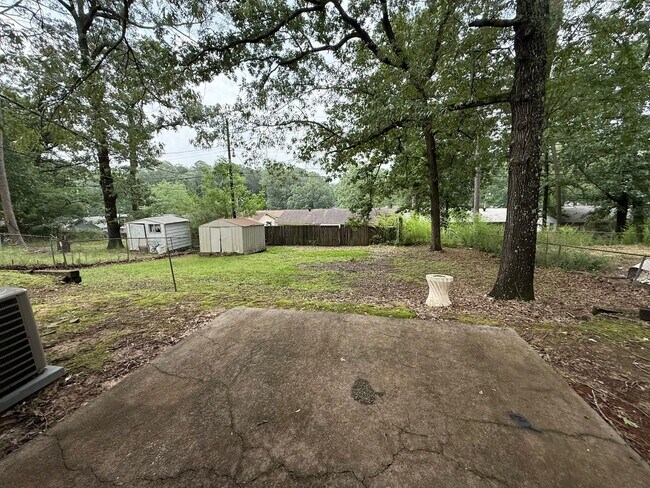 Building Photo - 7401 Valley Dr