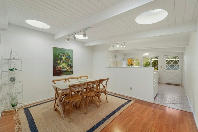 Building Photo - 22 Arch Way