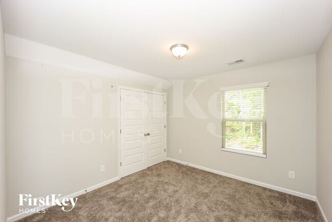 Building Photo - 209 Grove Pointe Dr