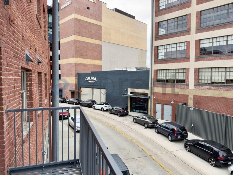 Building Photo - Unit 208