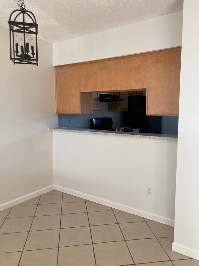 Dining Room - 2022 Oak Park Ln