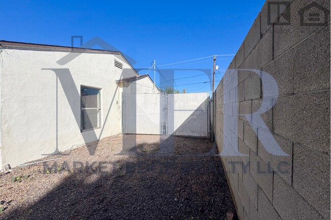 Building Photo - 2Bed/1Bath House 24th St/Thomas Rd! NO CREDIT, NO BACKGROUND, NO RENTAL HISTORY CHECK!