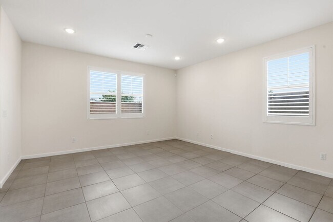 Building Photo - Stunning Queen Creek Home – Modern Comfort...