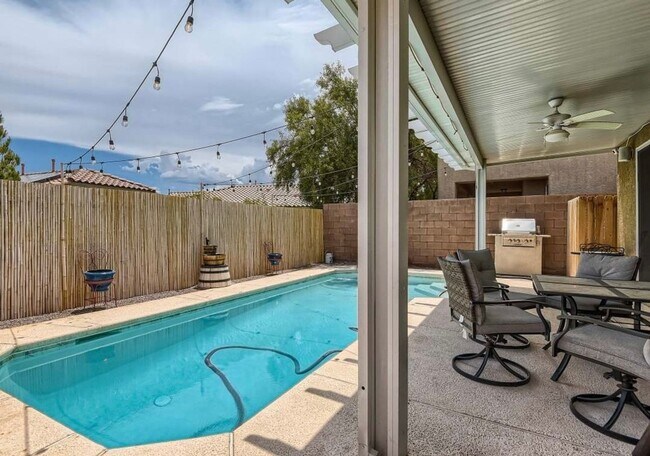 Building Photo - Beautiful Home w/Sparkling Pool