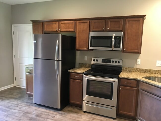 Building Photo - Single Level 2 Bed 1 Car Attached Villa in...