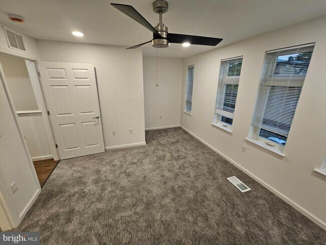 Building Photo - 200 Hamilton Ave