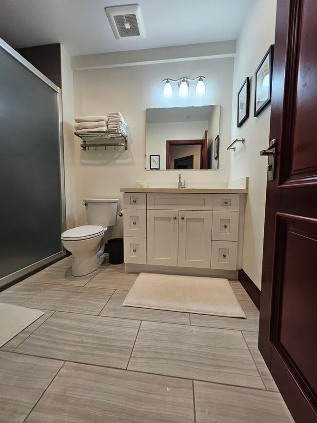 Building Photo - Turn-key Fully Furnished in Paradise Ridge...