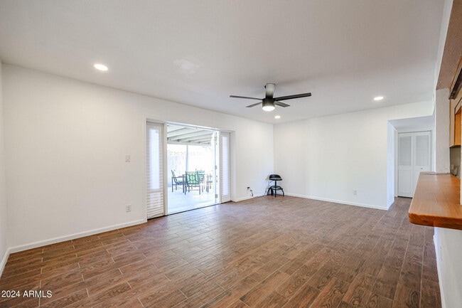 Building Photo - 3332 W Crocus Dr