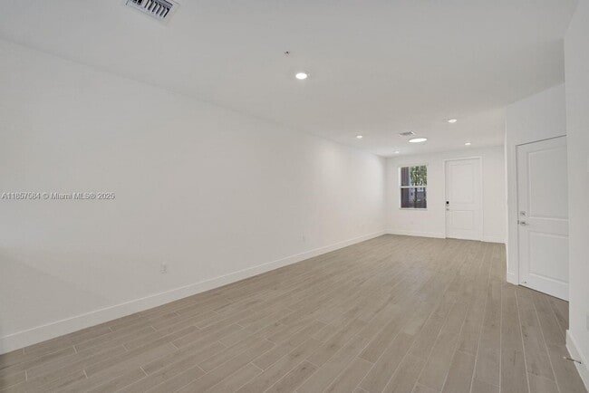 Building Photo - 133 SW 171st Ave