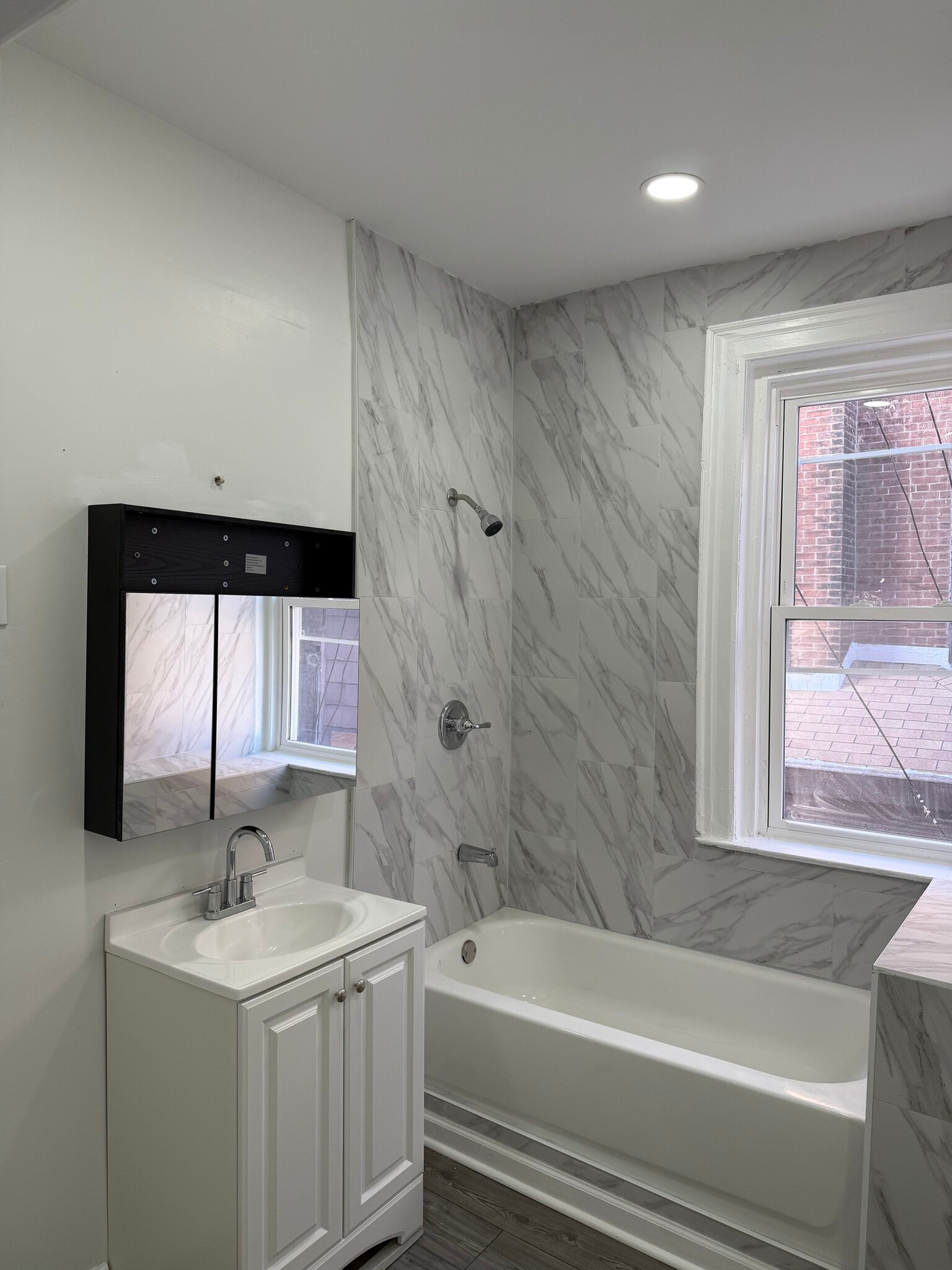 Building Photo - 5719 N Park Ave