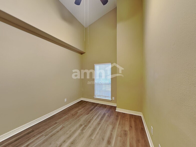 Building Photo - 14 Sweetwood