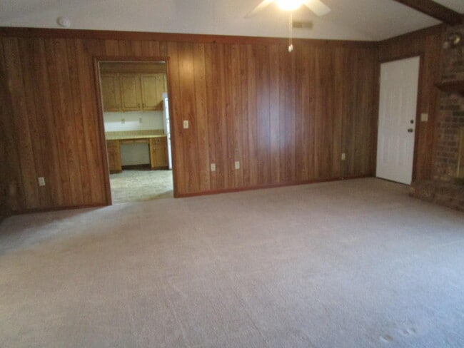 Building Photo - 40 Travis Ct