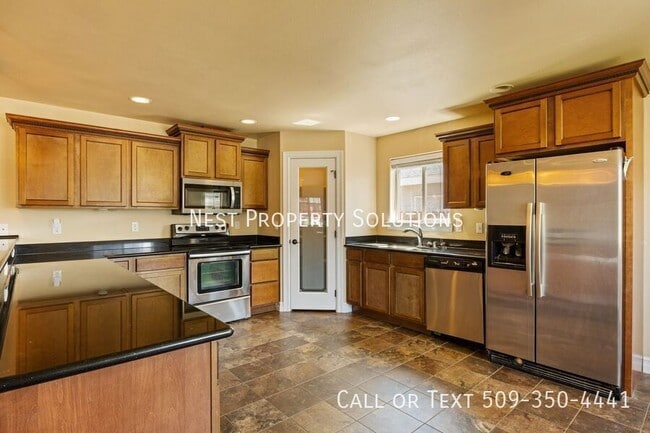 Building Photo - 547 S Bayside St