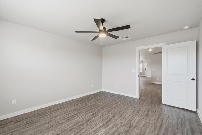 Building Photo - 434 Elmont St