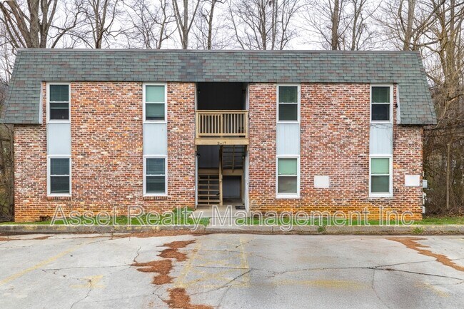 Building Photo - 2817 Colt Dr NE