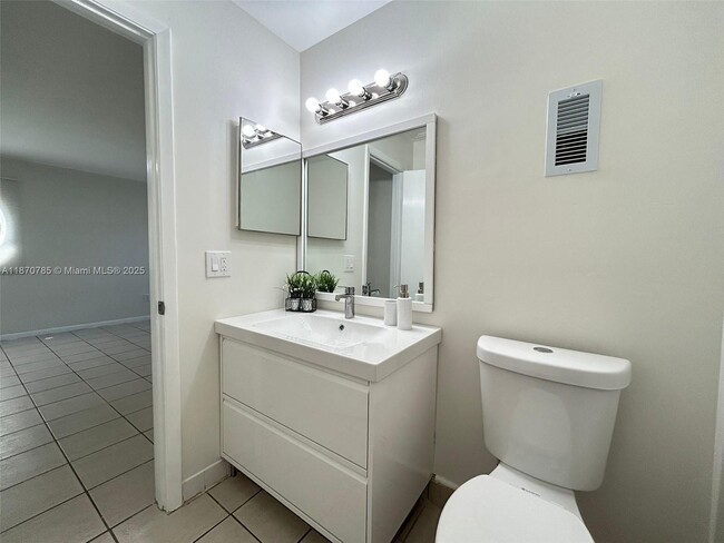 Building Photo - 11047 SW 154th Ct